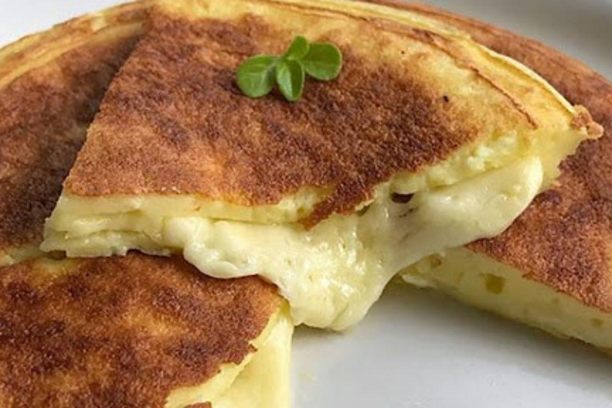 Receita de Pão de Queijo de Frigideira: dá para fazer rapidinho quando bater a fome