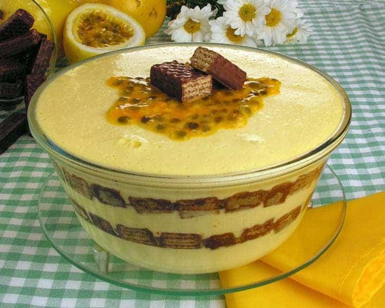 Receita de Mousse de Maracujá com Bis para fazer em casa e comer rezando