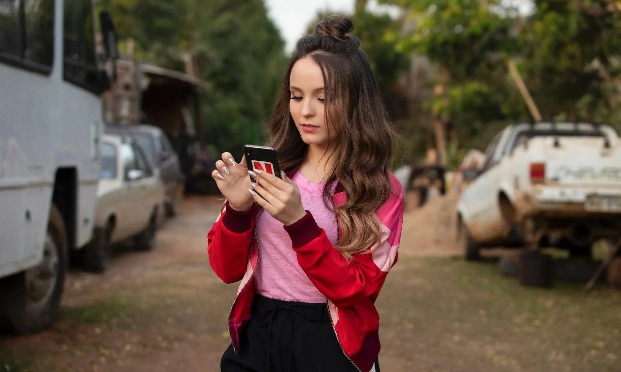 6 sinais que revelam que você está "viciado em celular" e precisa dar um tempo
