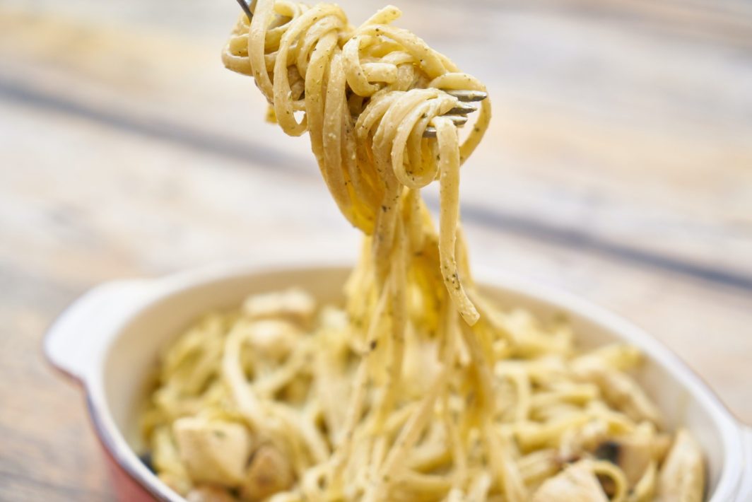 Receita de Macarrão à Carbonara para fazer em casa e sair da rotina