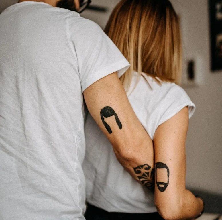 6 tatuagens de casal que todo mundo já ficou tentado a fazer