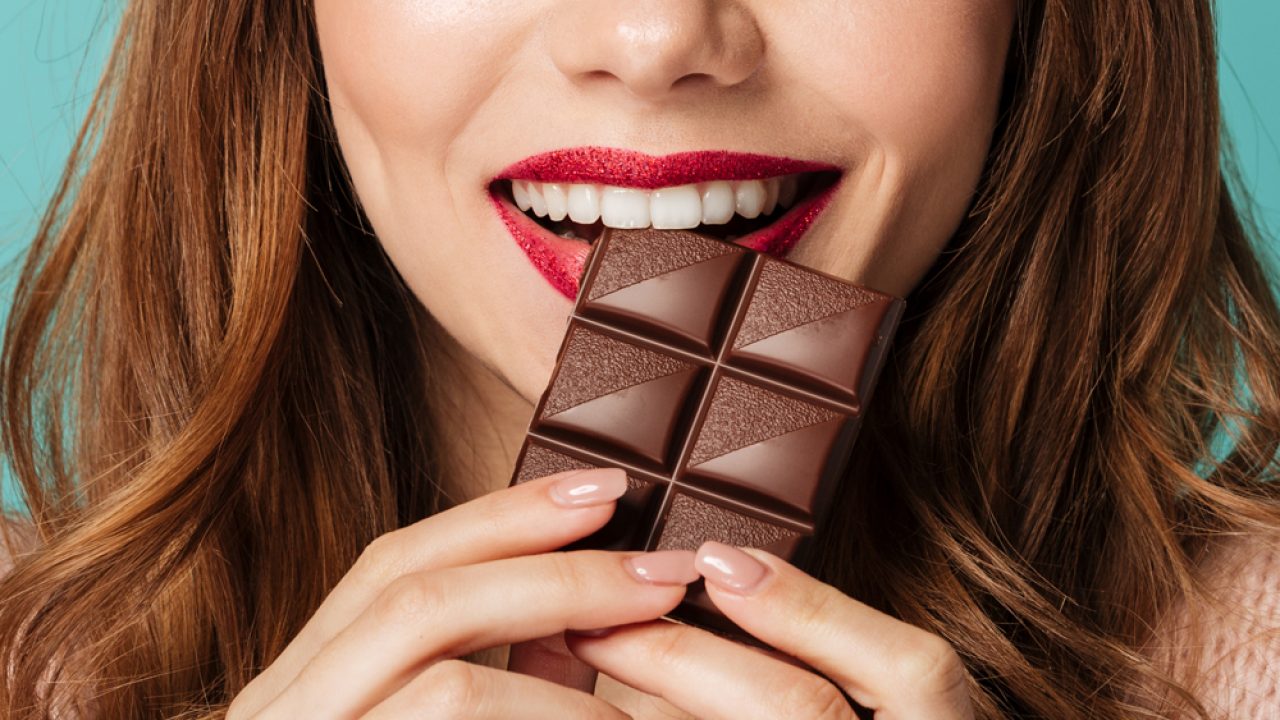 Você pode estar comendo chocolate errado! Aprenda em 6 passos como saborear de verdade