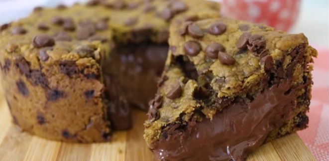 Receita de Torta de Cookie Recheada: aprenda a fazer em casa esta delícia