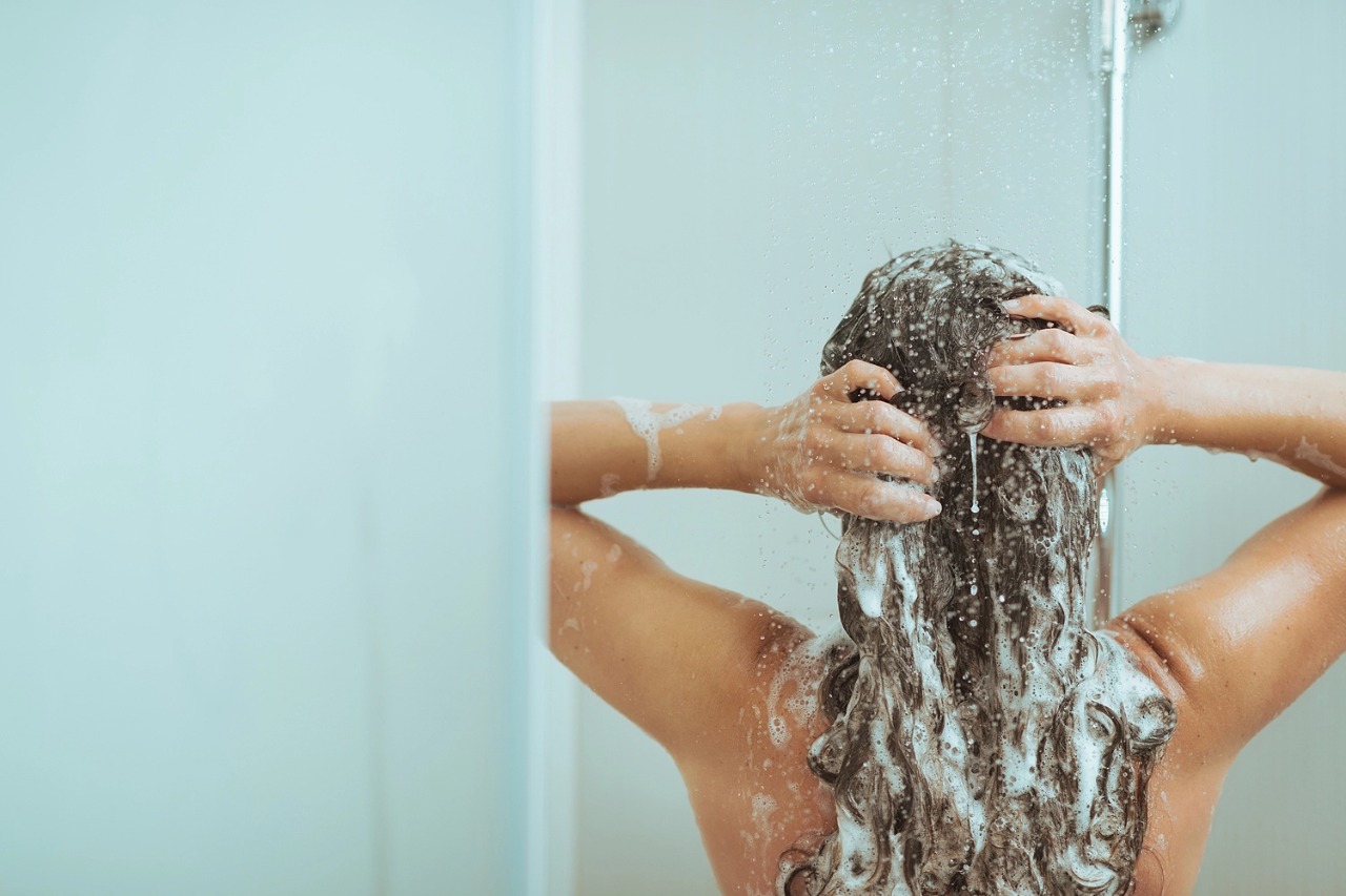 Tomar banho depois de comer faz mal para saúde? Veja o que a ciência diz