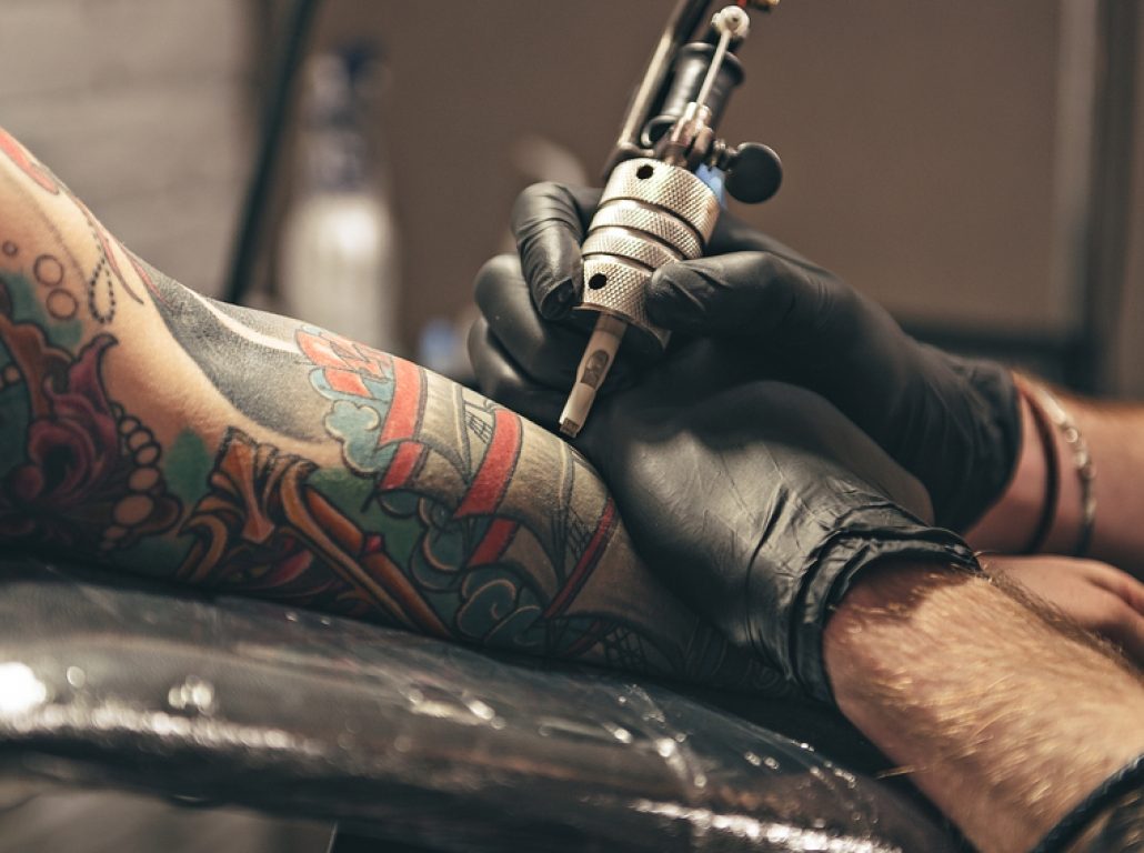 Descubra qual é o lugar do corpo mais doloroso para se fazer uma tatuagem