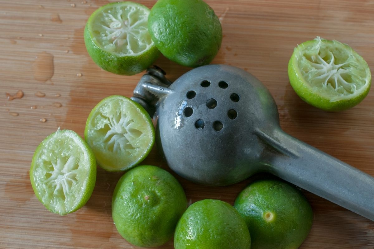 Aproveite o bagaço do limão com essa dica que pode te ajudar na cozinha