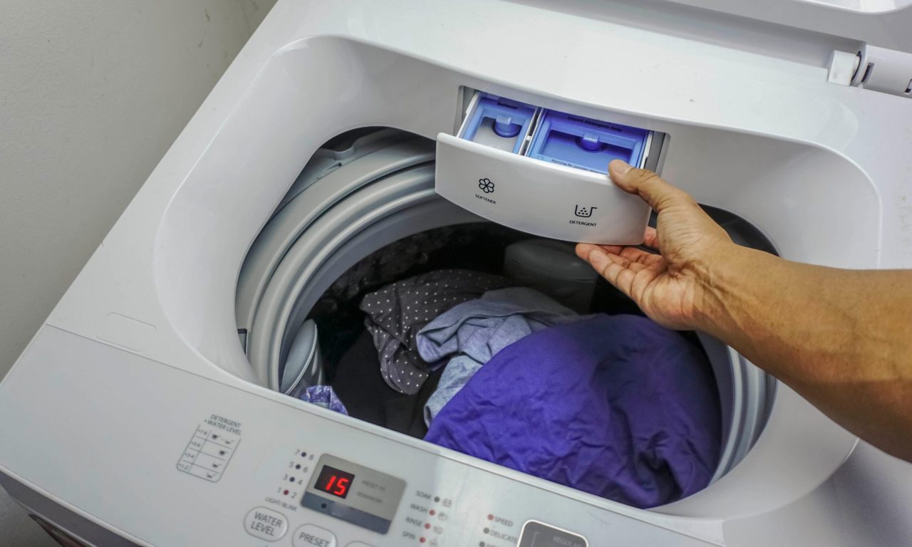 Afinal, por que a máquina de lavar costuma engolir as meias?