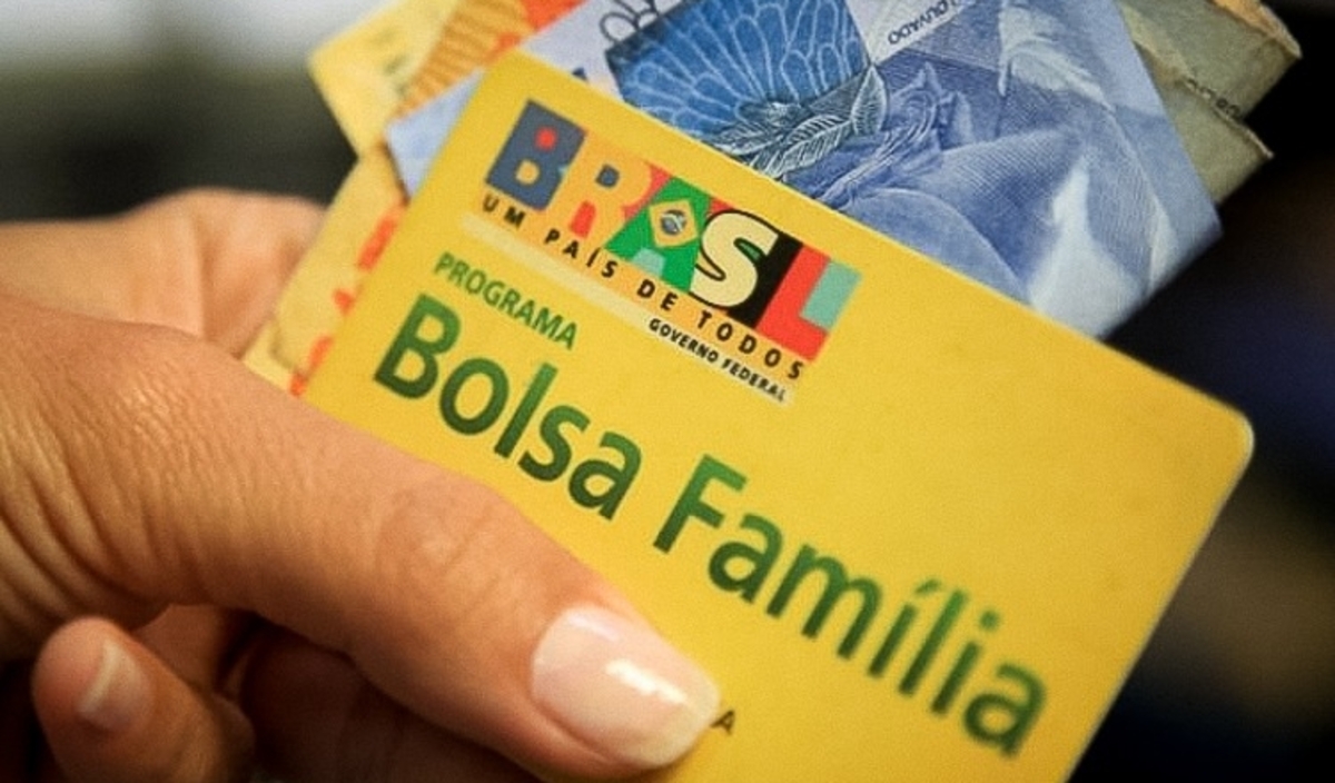 Quem recebe Auxílio Brasil vai receber o Bolsa Família em 2023? Tire a dúvida