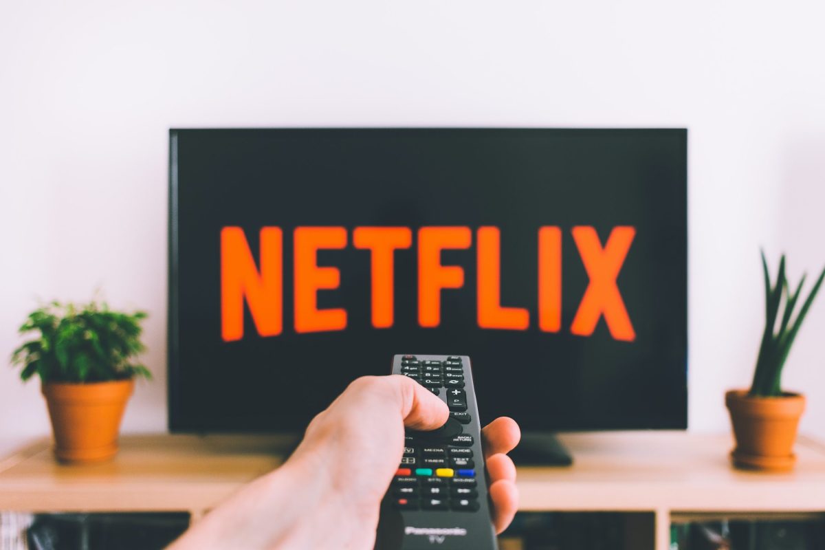 Saiba o que pode acontecer com quem passa a senha da Netflix para outra pessoa