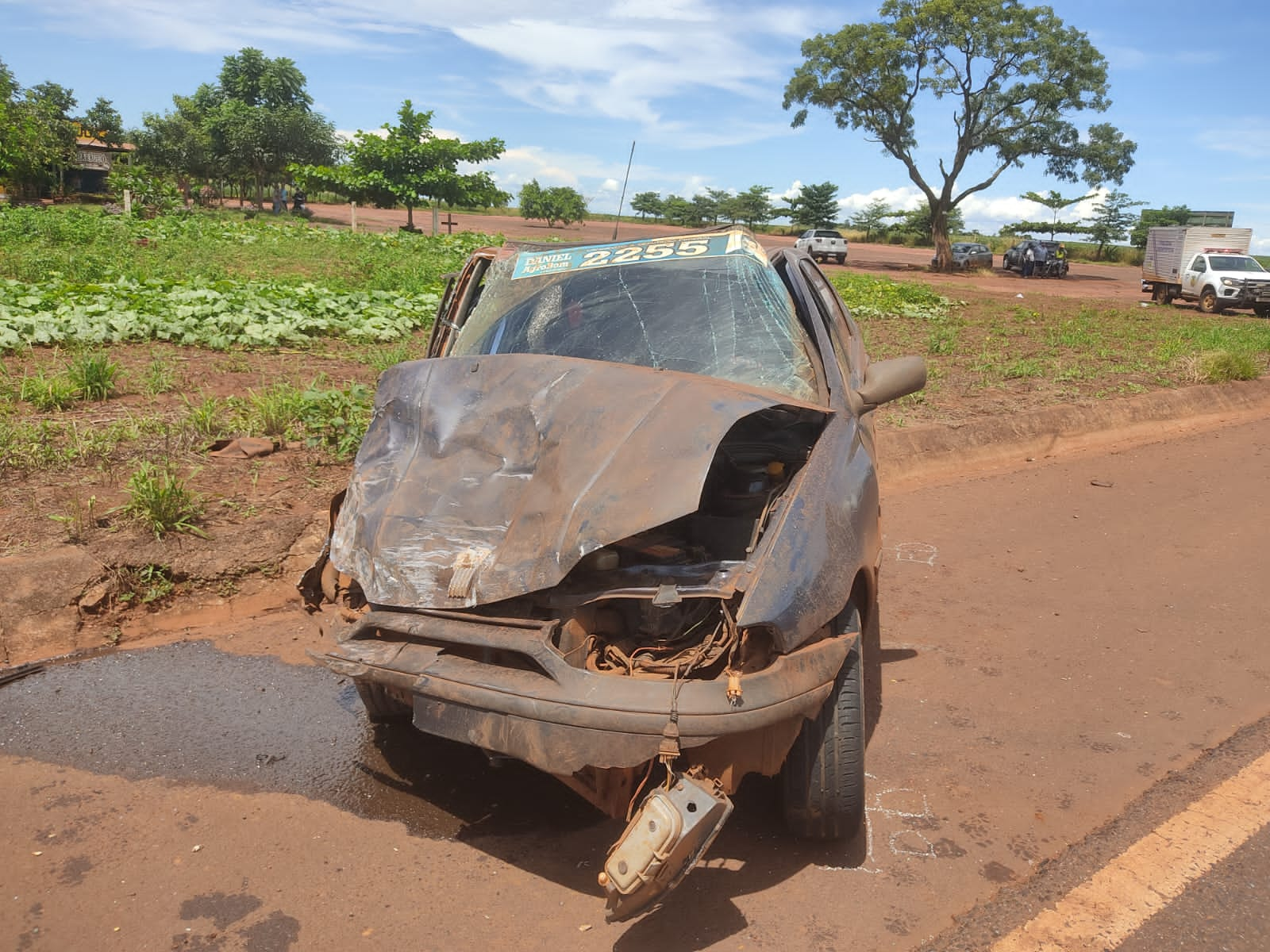 Grave acidente entre carros de passeio deixa uma pessoa morta e três feridos