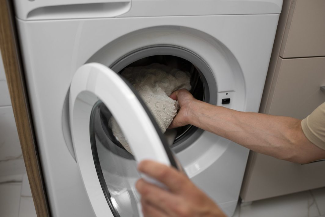 Desvendado o segredo para secar roupa dentro de casa de forma eficiente