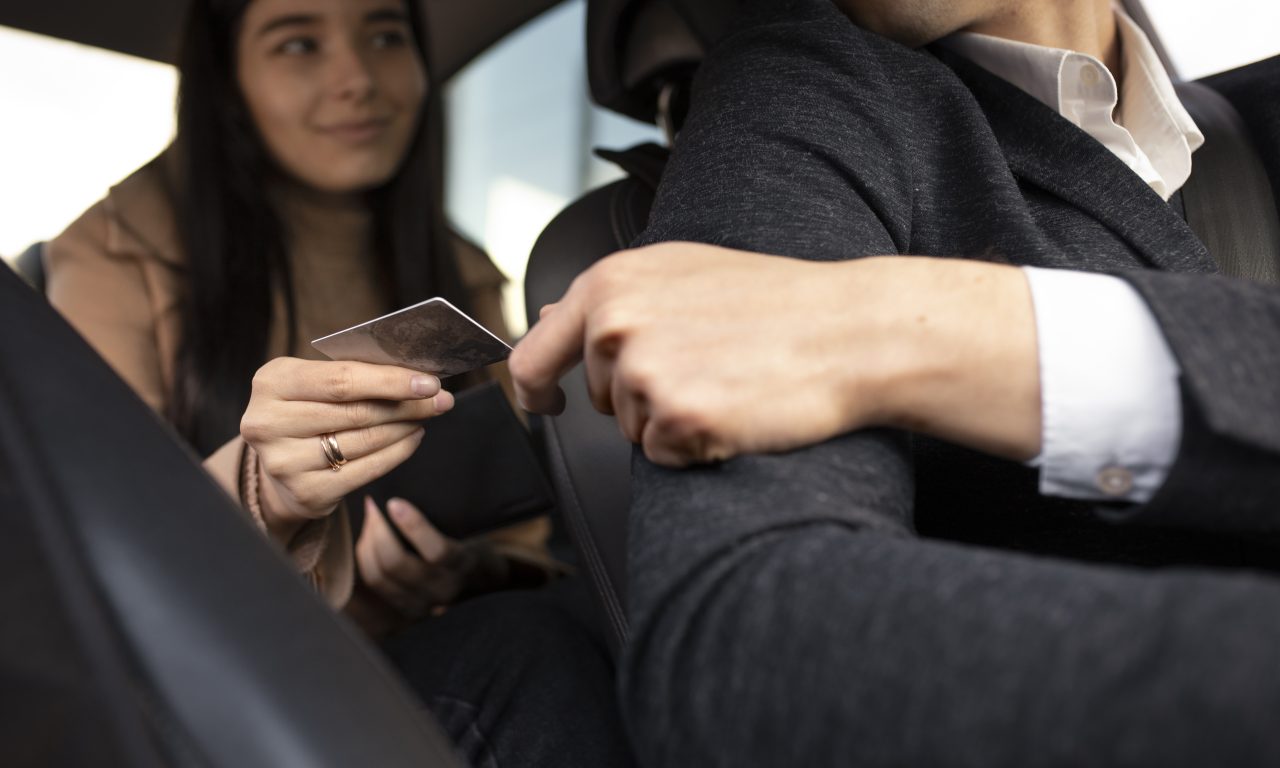 6 coisas que os passageiros jamais devem fazer dentro de um carro de motorista de app