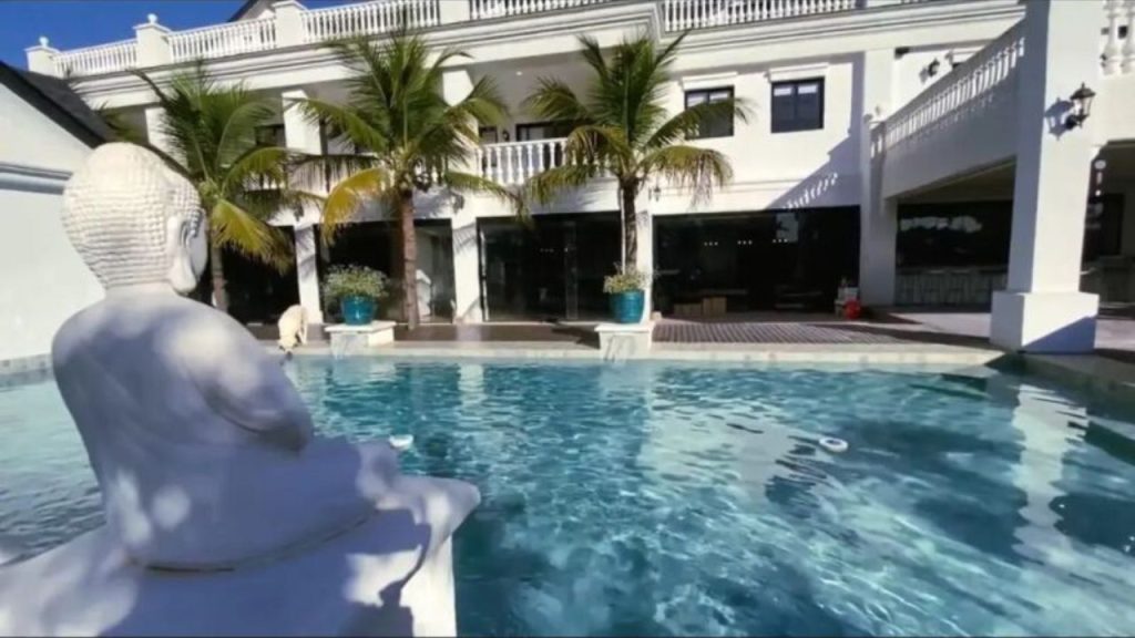 Mansão localizada na GO-020, em Goiânia