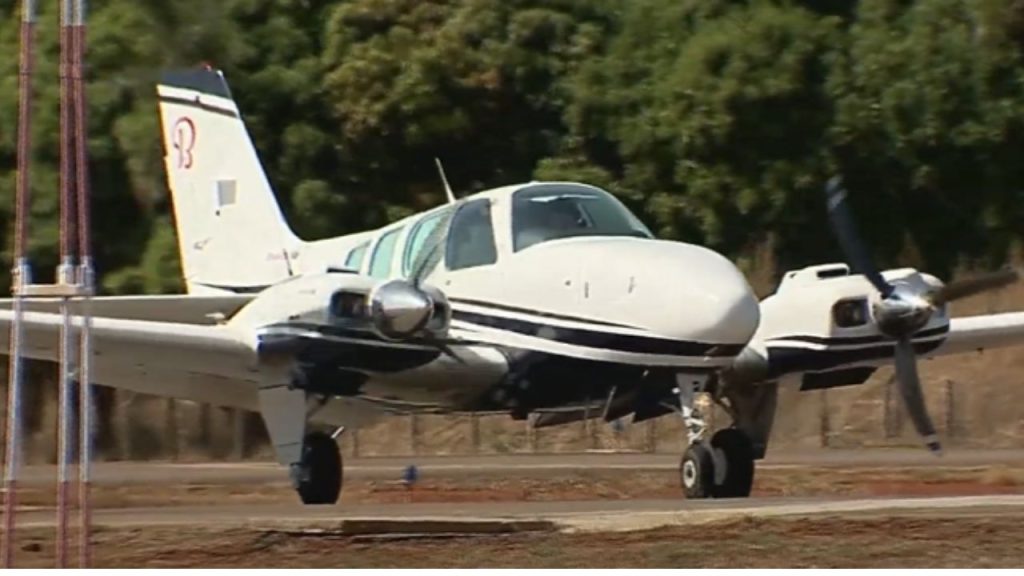 Avião no Aeródromo de Goiânia.
