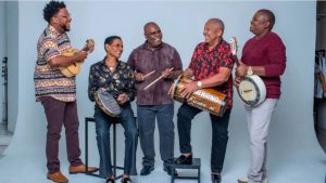 Imagem mostra grupo "Fundo de Quintal", em Goiânia.