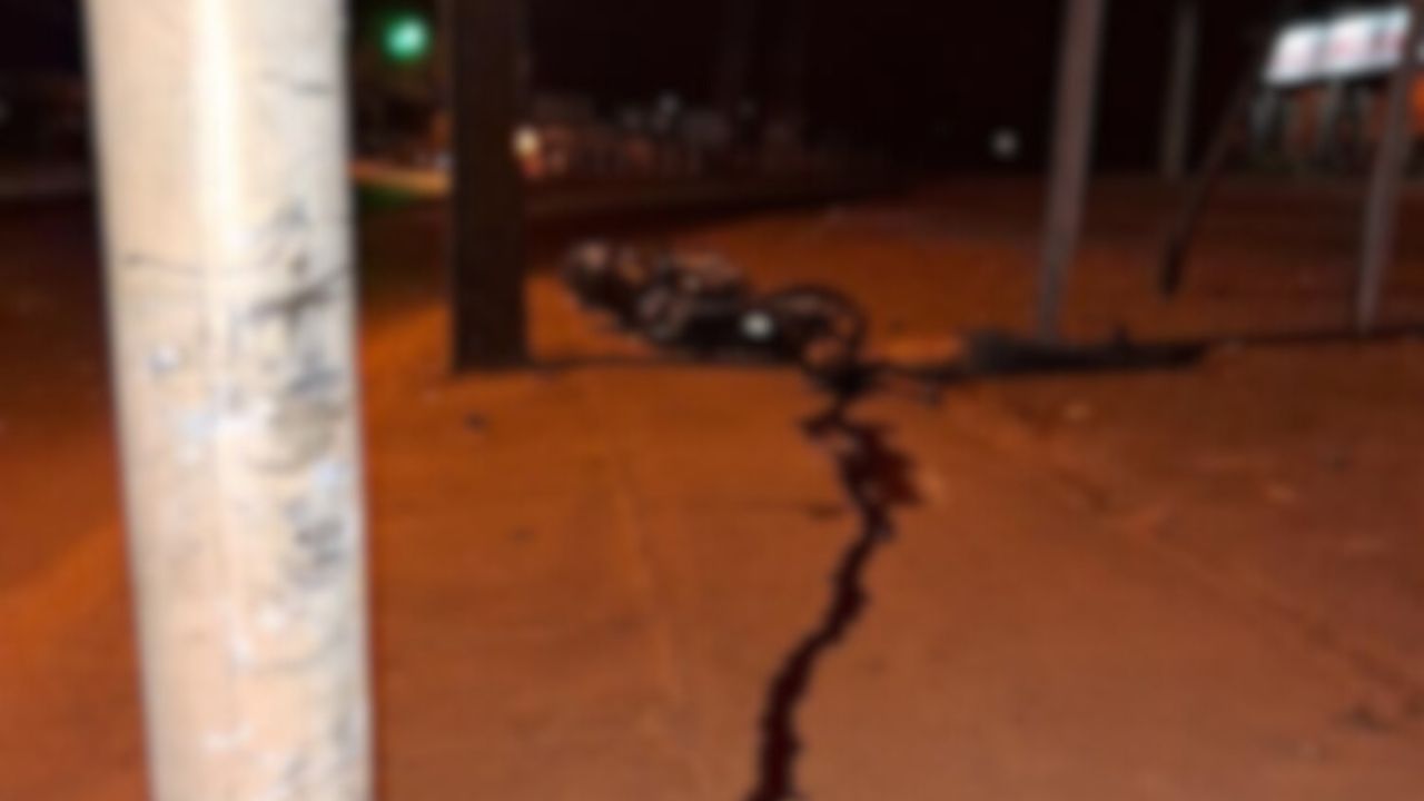 Motociclista morre após bater em poste, em Aparecida de Goiânia.