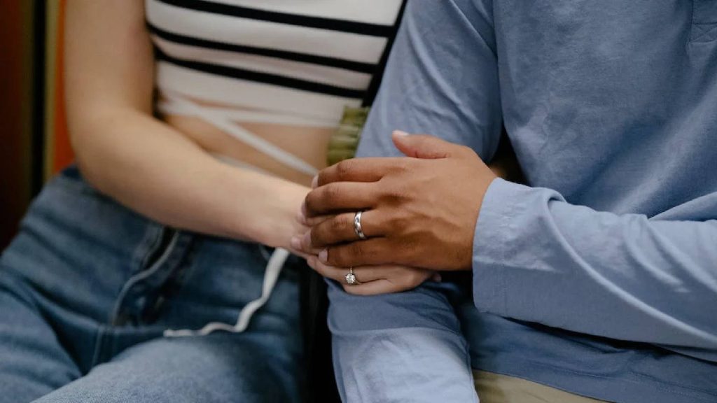 6 hábitos que os casais que duram a vida toda consumam praticar